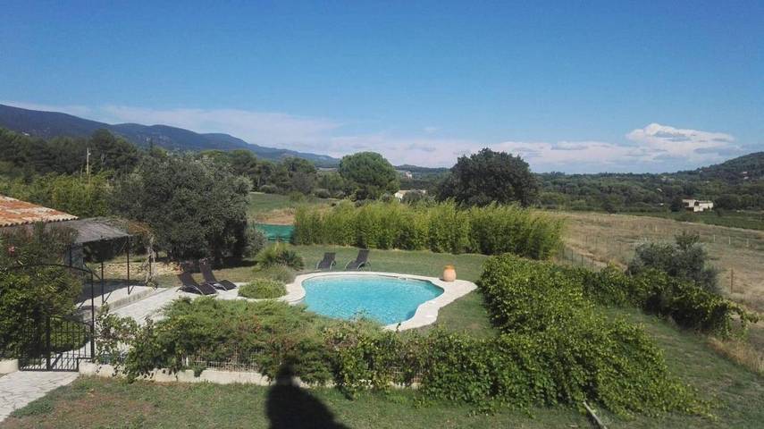 Location de vacances pour 12 personnes, avec piscine, animaux acceptés à Puyvert