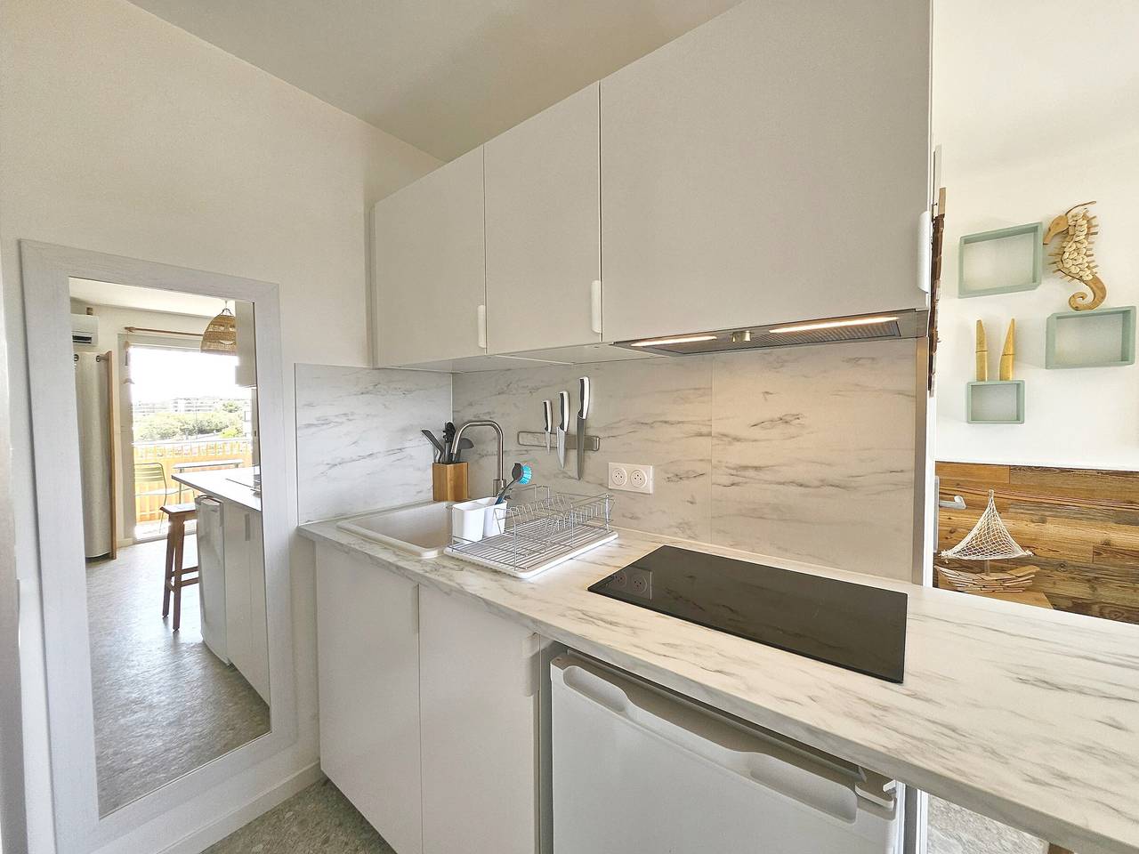 Appartement entier, Studio refait en 2024 avec terrasse, climatisation et parking, à 50m de la plage in Sète, Côte d'Améthyste