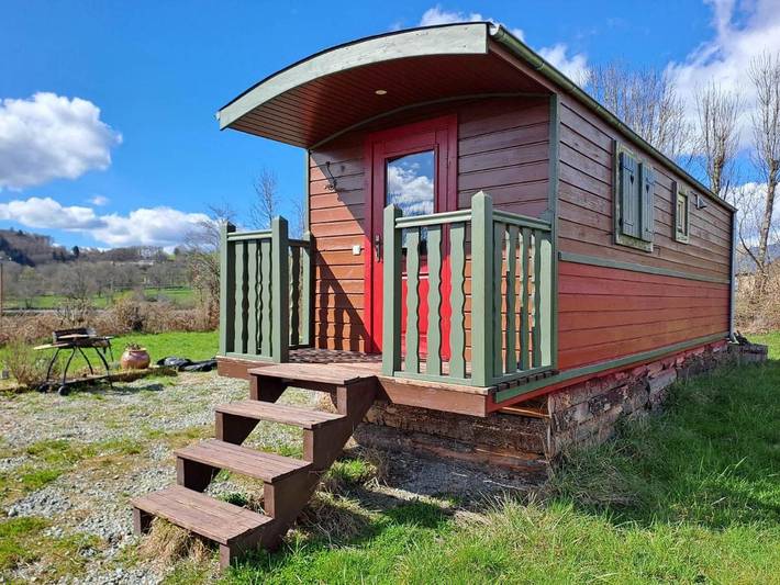 Tente pour 4 personnes, avec Terrasse ainsi que Jardin et Vue dans le Puy-de-Dôme