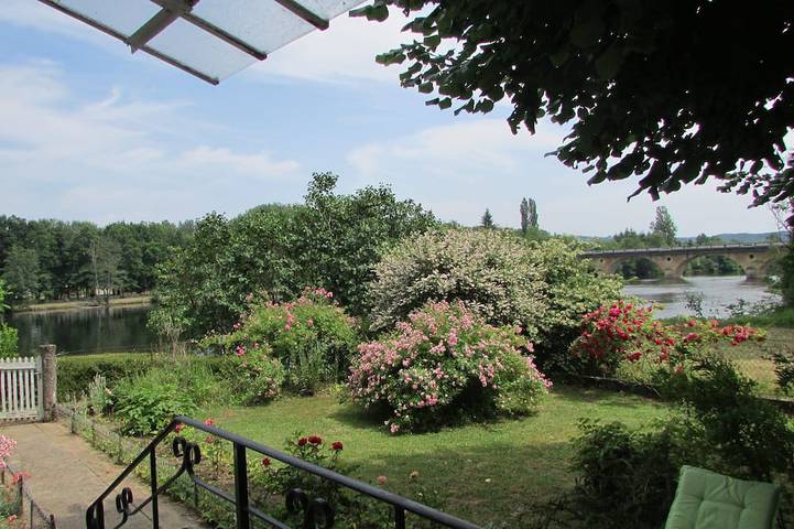 Location de vacances pour 4 personnes, avec jacuzzi ainsi que balcon et jardin à Calès