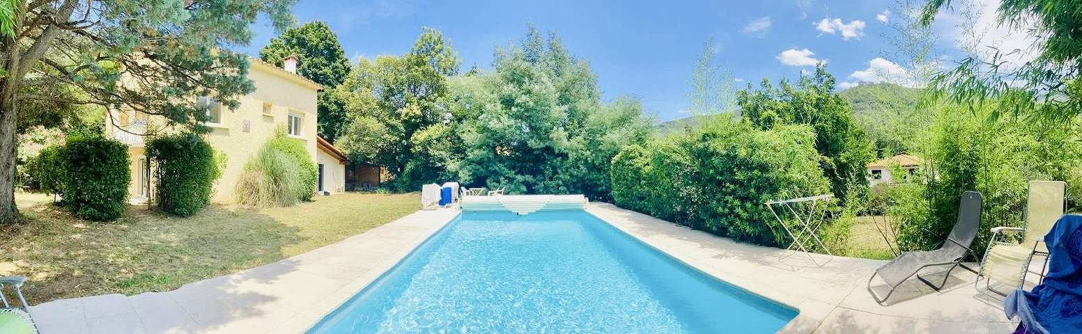 Gîte pour 2 personnes, avec Terrasse ainsi que Jardin et Piscine à Arles-sur-Tech