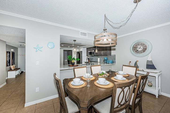 Vacation rental for 6 people, with pool and balcony in Indian Shores