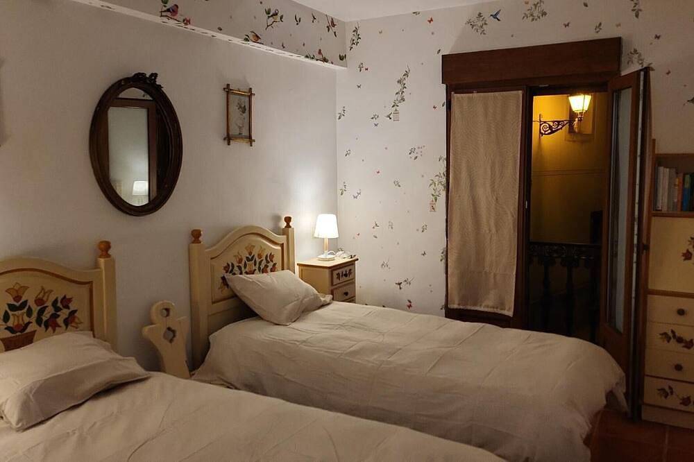 Apartment 'La Casa De Paloma En La Plaza' with Balcony and Wi-Fi in Riaza, Segovia Province