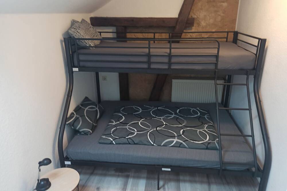 Ganze Wohnung, Neu ausgebaute Fewo direkt an der S-Bahn Hoffenheim 90 qm in Hoffenheim, Sinsheim
