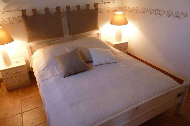 Gîte pour 2 personnes, avec jardin et terrasse, animaux acceptés à Alleins - 4