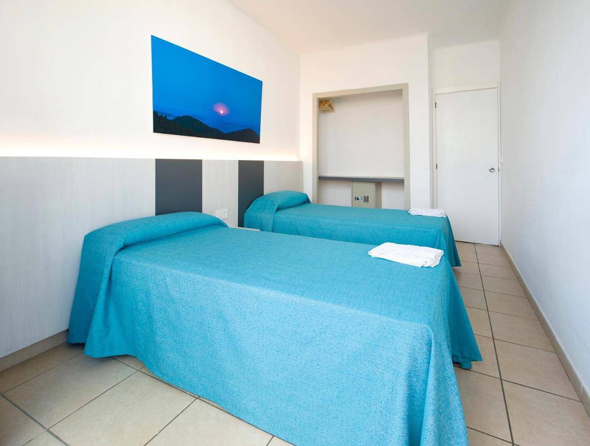 Appartement entier, Apartamentos Tramuntana in Ocean Beach Ibiza, Sant Antoni de Portmany