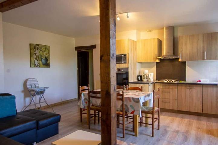 Gîte pour 6 personnes, avec piscine et jardin