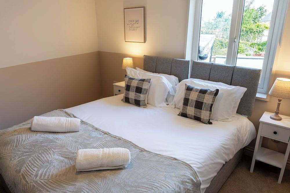 Hosta House - Cotswold's Cosy 5 Bed Home - Pool Table - Near Canal in Stroud, Gloucestershire
