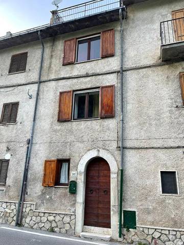 Gîte pour 9 personnes, avec vue et terrasse, adapté aux familles à Villetta Barrea