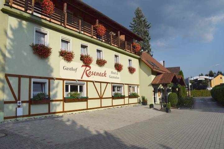 Ferienhaus, mit Terrasse und Garten in Wallenfels