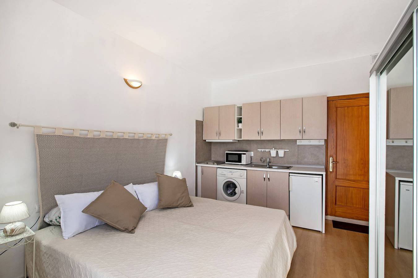 Gehele studio, Vakantiehuis "Estudio 3 Costa Adeje" met Zeezicht & Terras in Playa Puerto Colón, Adeje