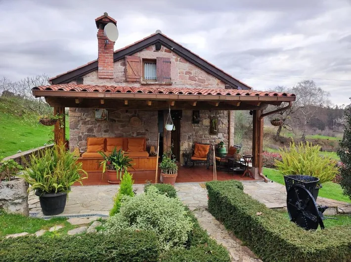 Casa de vacaciones para 4 personas, con vistas además de jardín y piscina - 1