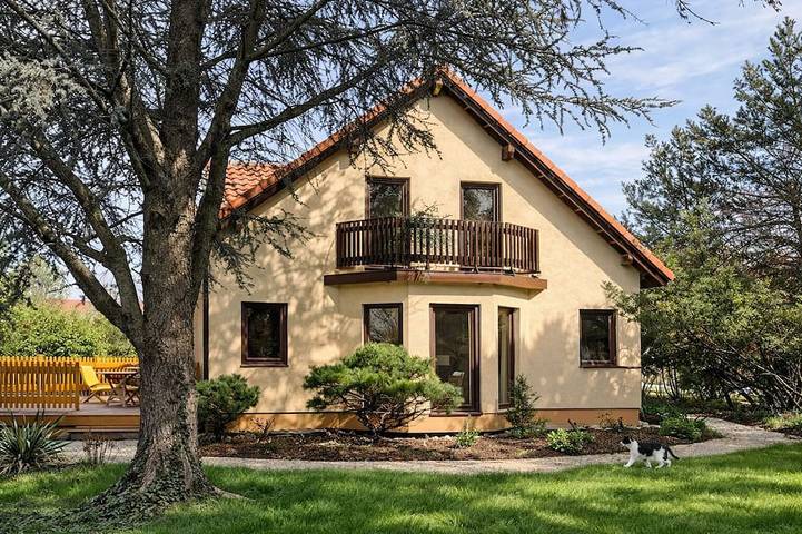 Ferienhaus für 8 Personen, mit Balkon und Garten