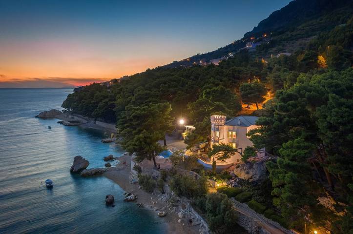 Dom wakacyjny dla 8 osób, z sauna i jacuzzi oraz ogród w Celina