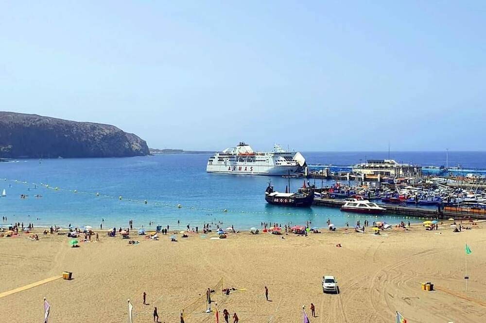 Entire apartment, Los Cristianos town centre, ocean facing penthouse, amazing views of harbour. in Los Cristianos, Arona