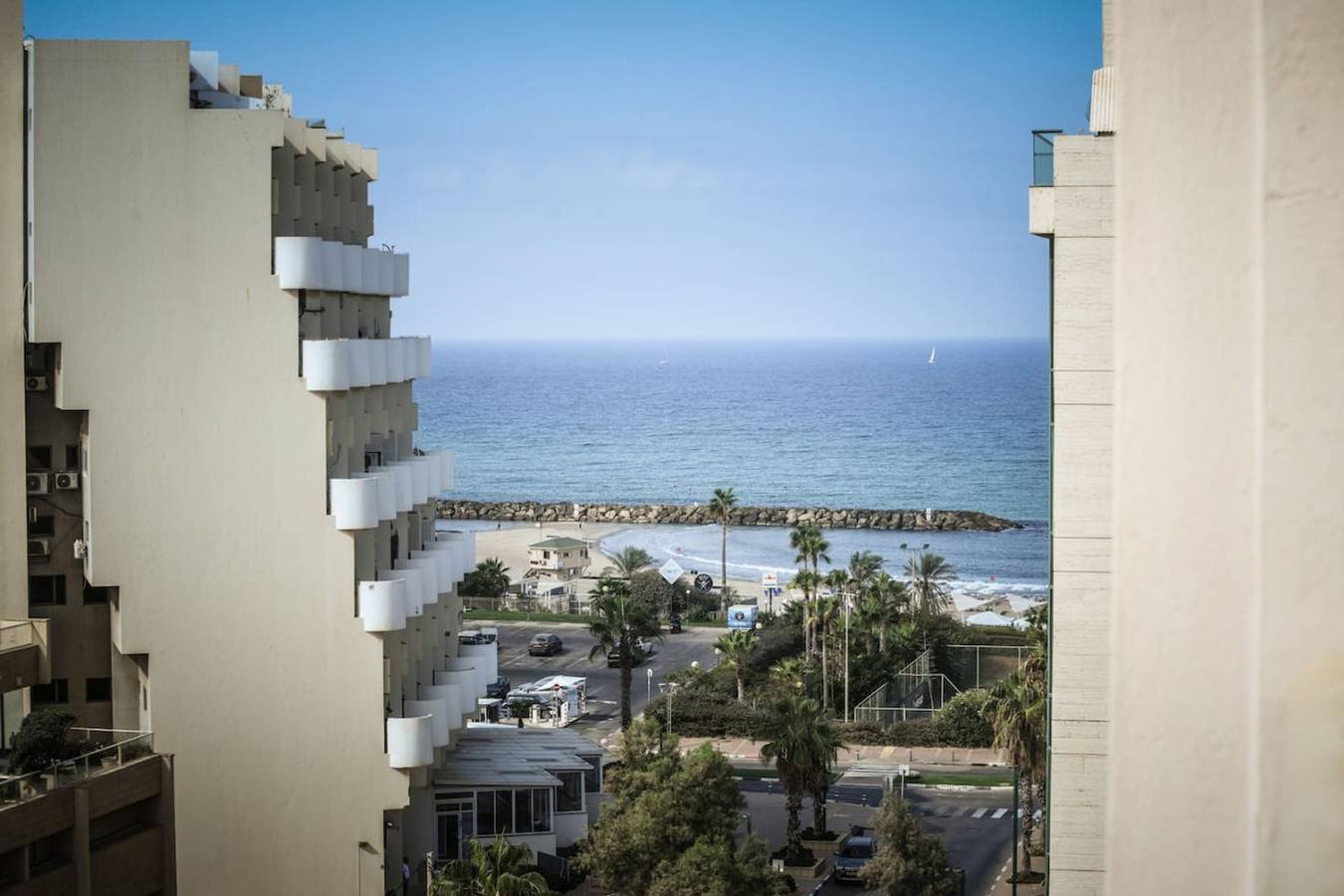 Entire apartment, Skyline 1Br Apartment with City and Sea View in Herzliya, Tel Aviv District