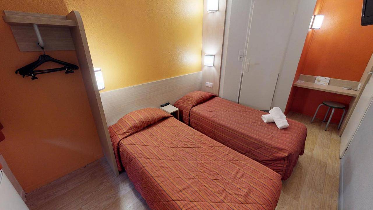 Double Room in Proville, Département Nord