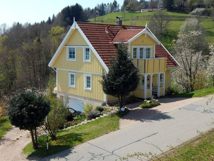 Ferienwohnung für 2 Personen, mit Terrasse und Garten sowie Ausblick in Kleines Wiesental