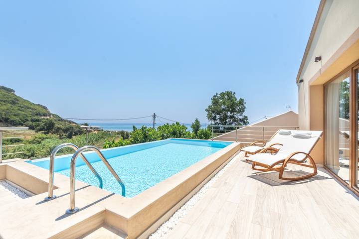Agriturismo per 8 persone, con balcone e giardino, con animali domestici a Corfù
