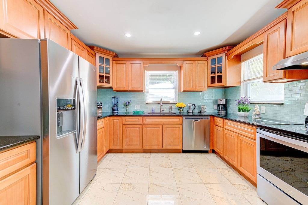 Magic Escape 4 Br Spacious Fully Fenced Backyard with Sauna in West Windsor Township, Mercer County