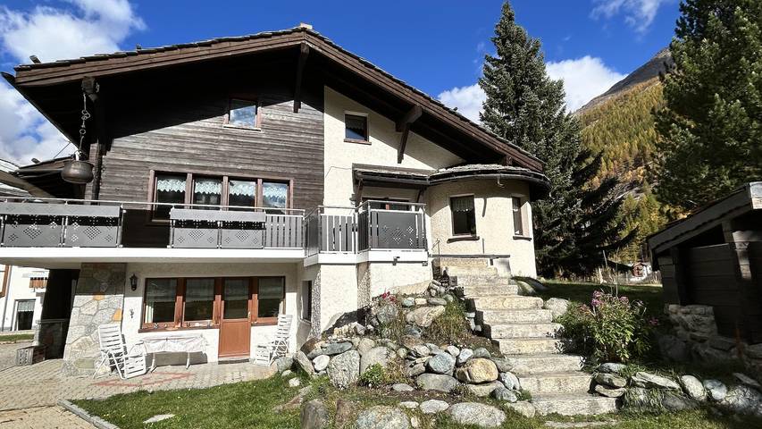 Ferienwohnung für 8 Personen, mit Balkon und Terrasse sowie Garten und Ausblick in Saas-Grund