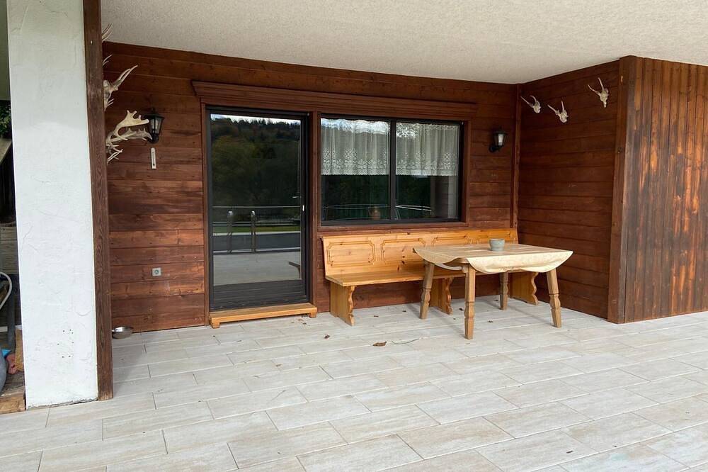 Ganze Wohnung, Gemütliche Ferienwohnung mit überdachter Terrasse und Fußbodenheizung in Schnaittach, Frankenalb