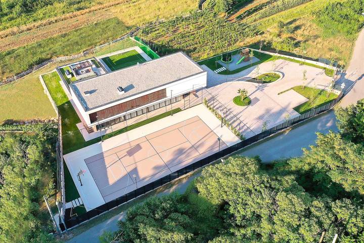 Villa pour 20 personnes, avec jacuzzi et piscine ainsi que sauna et jardin, adapté aux familles à Imotski - 4