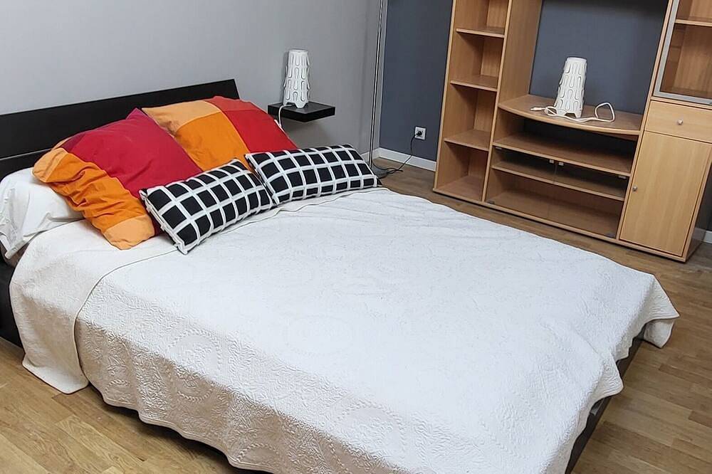 Entire apartment, 130 m² air-conditioned apartment with large terrace - 2 bedrooms + master suite in Pierrelatte, Nyons region