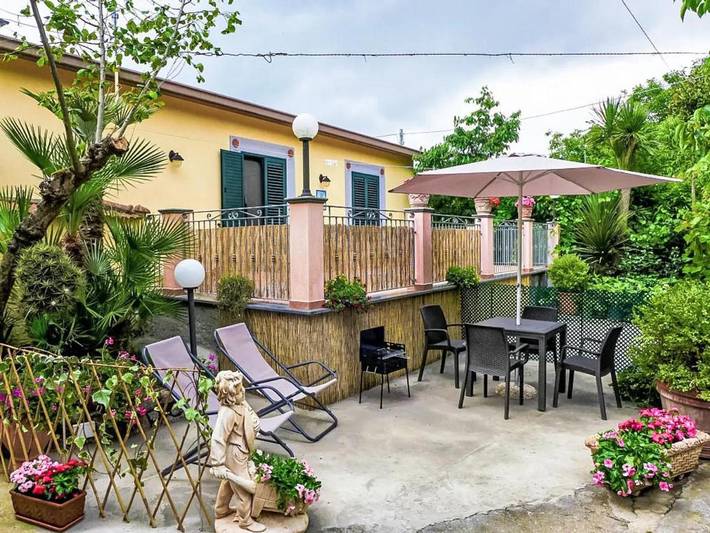 Casa vacanza per 2 persone, con Terrazza e Giardino a Sant'Agata sui Due Golfi