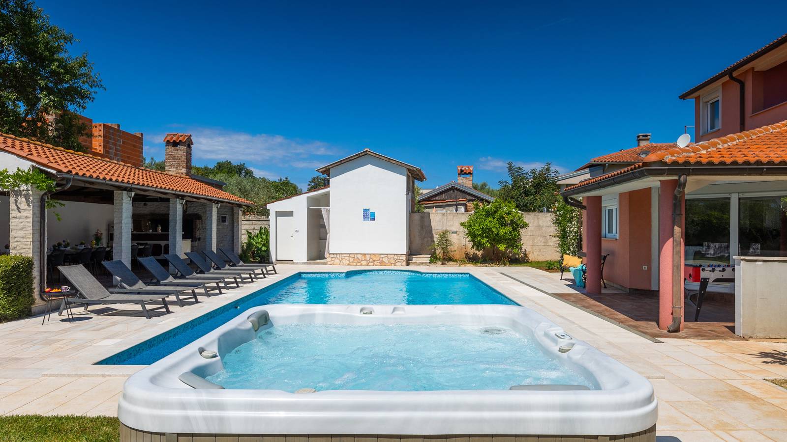 Casa Luce by Villas Guide in Stinjan, Pula