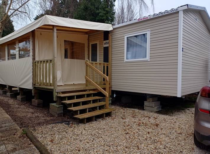 Camping pour 6 personnes, avec terrasse et jacuzzi