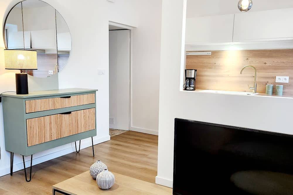 Entire apartment, Calme, balcon, entre ville & lac, 56 Celadon in Aix-les-Bains, Chambéry region