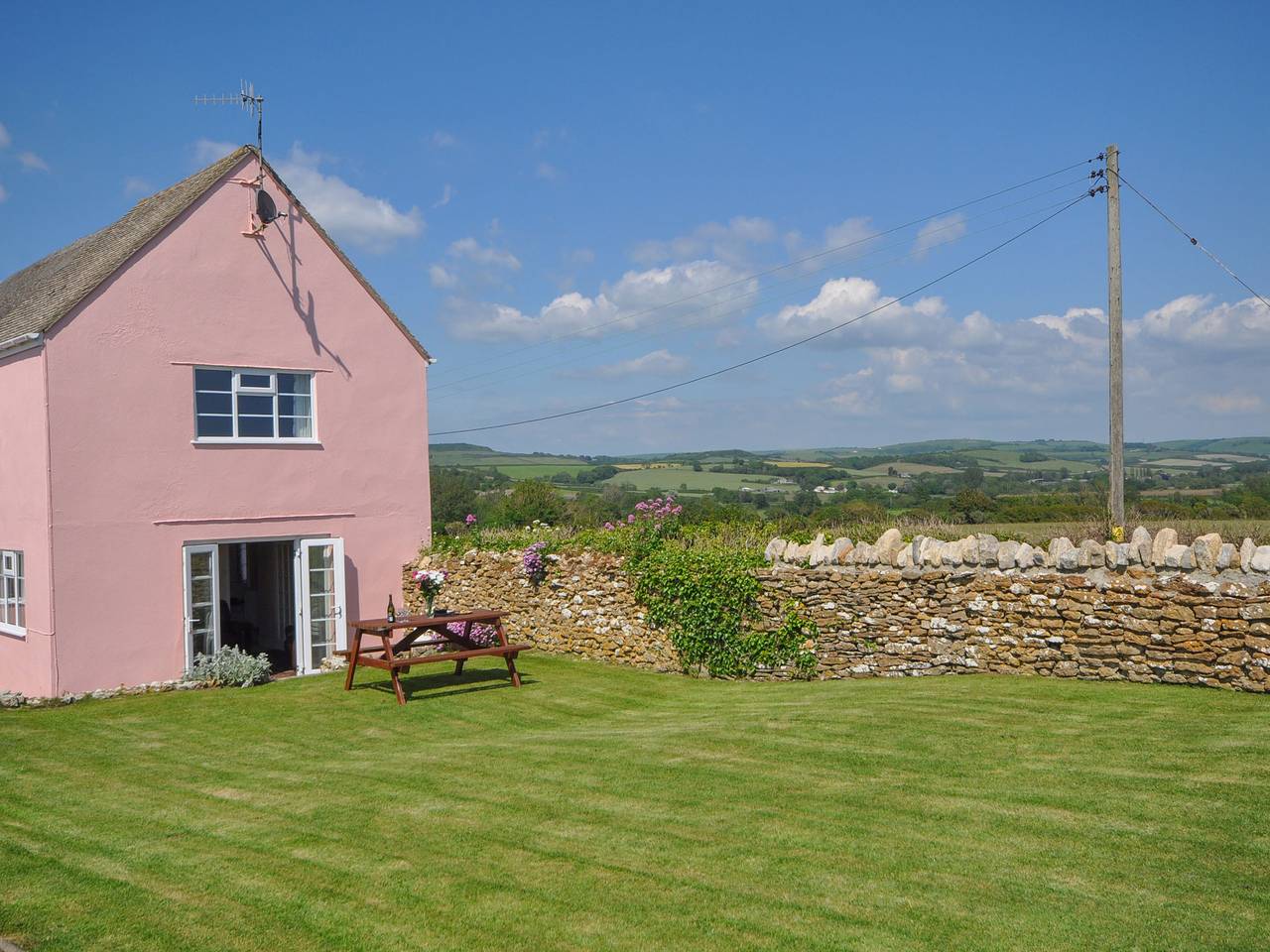 Cliff Farm No. 2 Cottage in Burton Bradstock, Dorset
