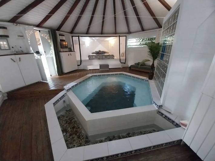 Baita per 2 persone, con terrazza e giardino nonché piscina in Caraibi