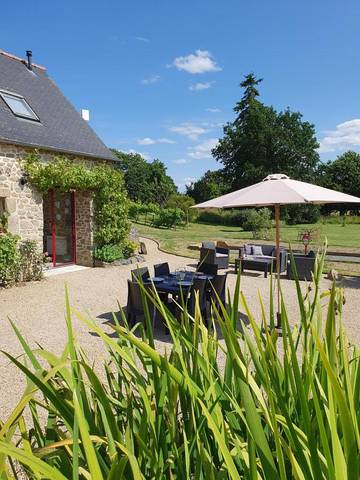 Gîte pour 4 personnes, avec jardin et vue à Ploumagoar