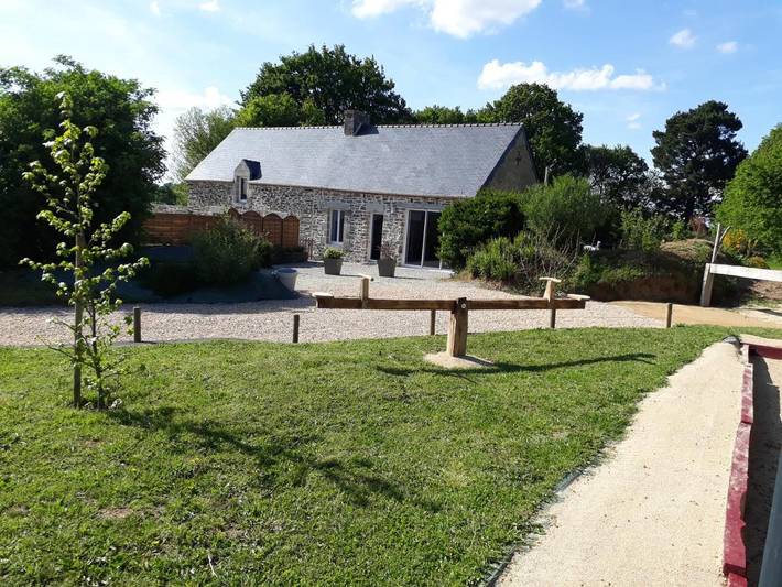 Location de vacances pour 4 personnes, avec Terrasse et Jardin à Remungol