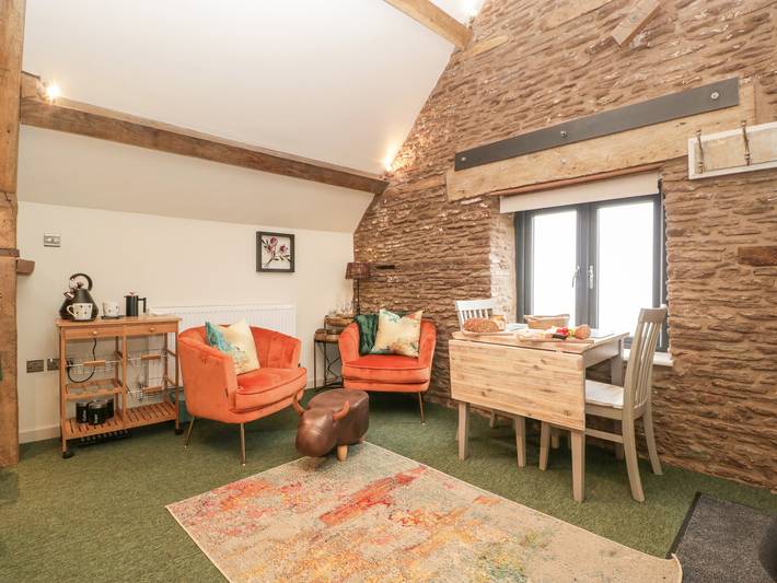 Log cabin for 2 people, with pets in Herefordshire