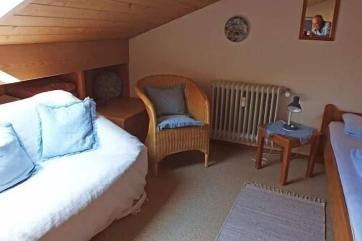 Entire apartment, Well-kept attic apartment with mountain views, free WiFi, TV, Chiemgau map, ... in Inzell, Bavarian Alps