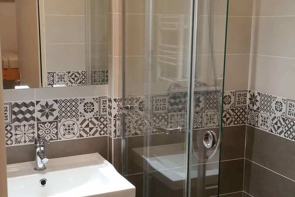 Apartamento entero, Studio Zen 2/4 to 5 pers. -> 23H Walking distance (beach, hiking, children's playground, shops) in Saint-Mandrier-sur-Mer, Region de Toulon