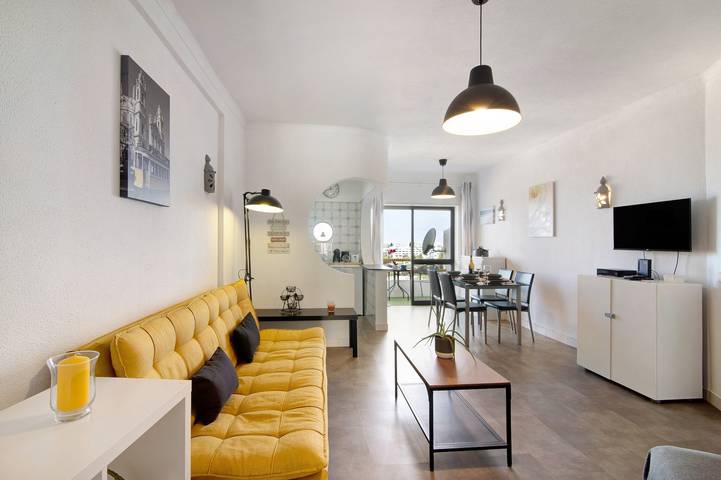 Apartamento inteiro, Apartamento 'T1 Marques' com Piscina Partilhada, Varanda e Wi-Fi in Monte Choro, Albufeira e Olhos de Água