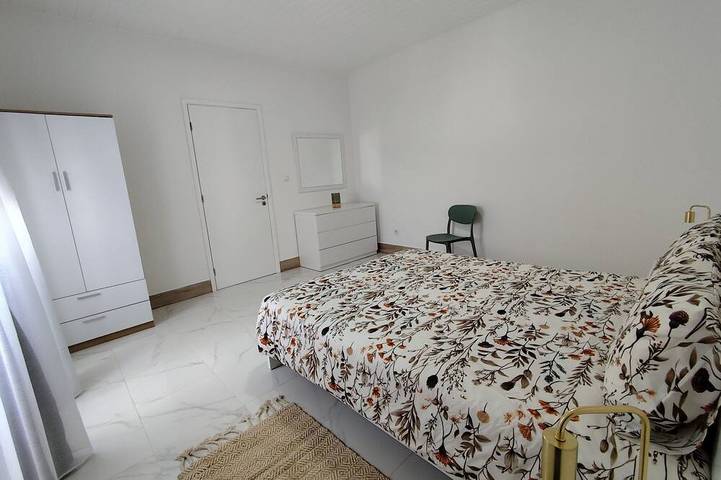 Centenary house with spacious areas located in the green heart of São Miguel! in São Miguel Island, Santo António de Nordestinho