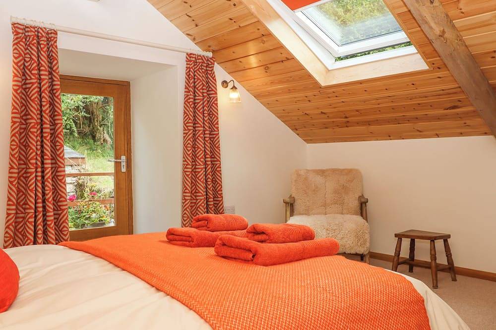 Lingcombe Barn, pet friendly, character holiday cottage in Chagford in Chagford, Dartmoor
