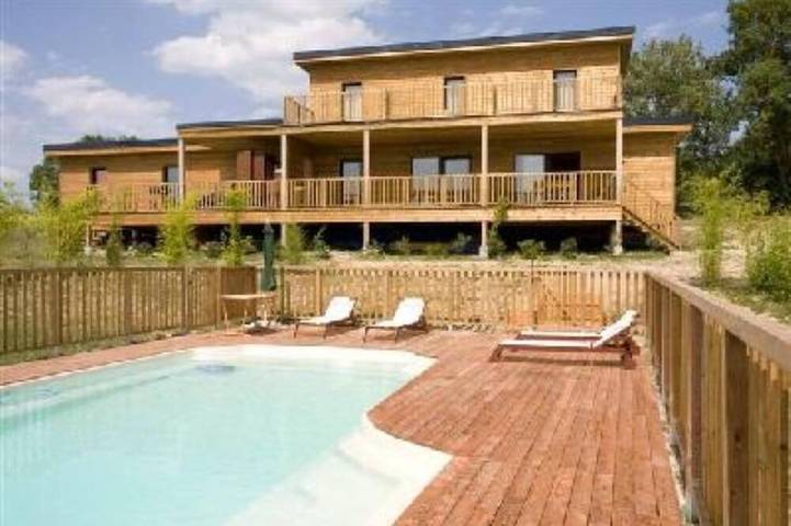 Gîte pour 10 personnes, avec balcon et jardin, animaux acceptés à Larressingle