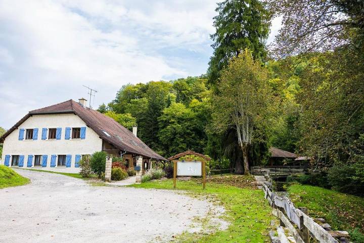Chambre d’hôte pour 4 personnes, avec vue ainsi que jardin et piscine, animaux acceptés dans le Doubs - 3