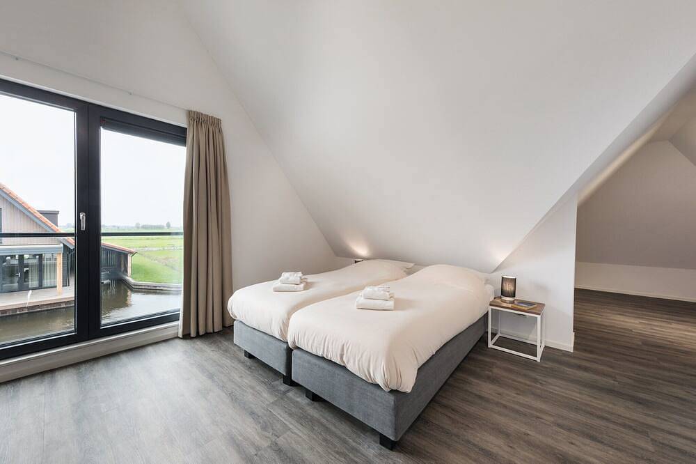 Luxe villa aan het water in Ossenzijl, Nationaal Park Weerribben-Wieden