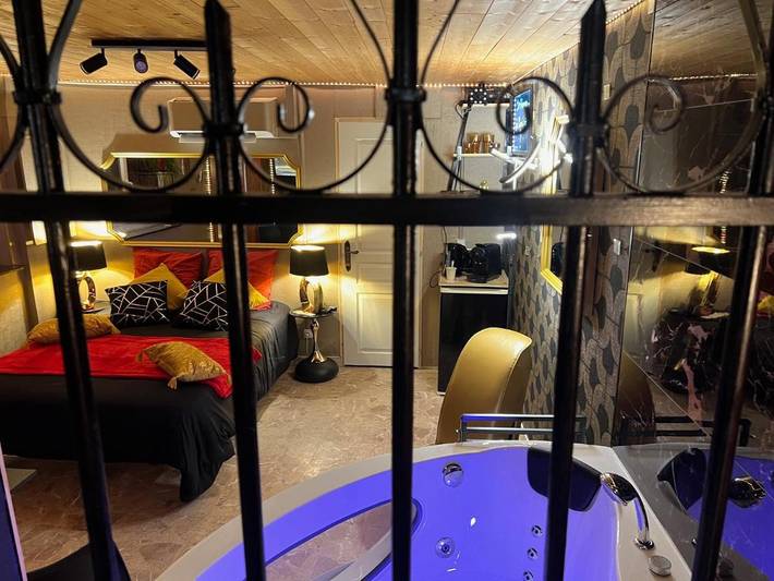 Chambre d’hôte pour 2 personnes, avec terrasse ainsi que sauna et jacuzzi dans l' Ain - 2
