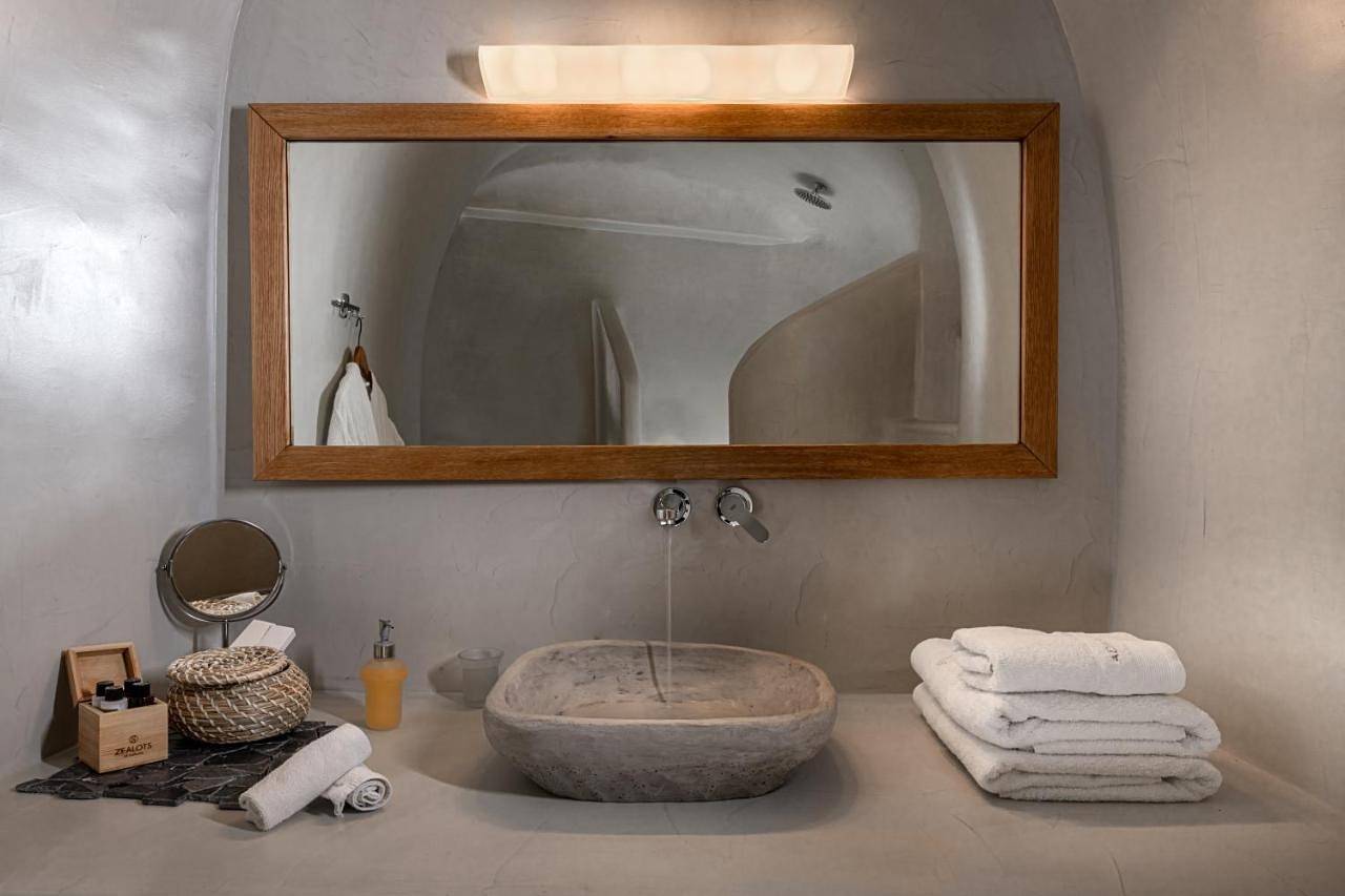 Adamant Suites in Thera, Santorin