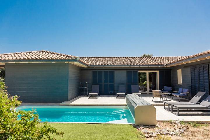 Villa pour 10 personnes, avec piscine et jardin, adapté aux familles en Corse-du-Sud