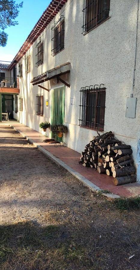 Apartamento para 11 personas, con vistas además de piscina y jardín, Se admiten mascotas en Hellín