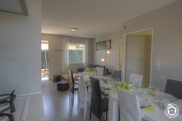 Gîte pour 10 personnes, avec jardin et terrasse à Pérouges